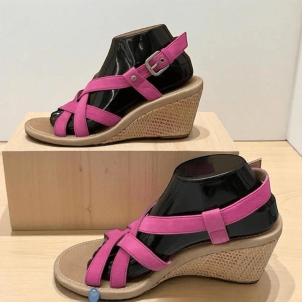 New UGG  Australia Gaiana wedge pink women's shoes sz US 9.5 EUR 40.5